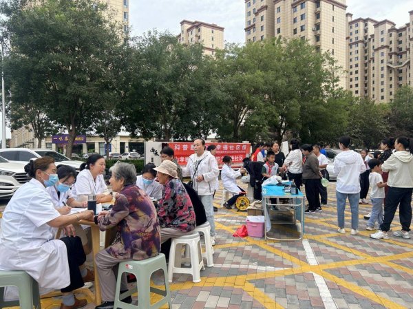 冠达管理 唐山路南区：志愿服务送“文化+科技+健康”